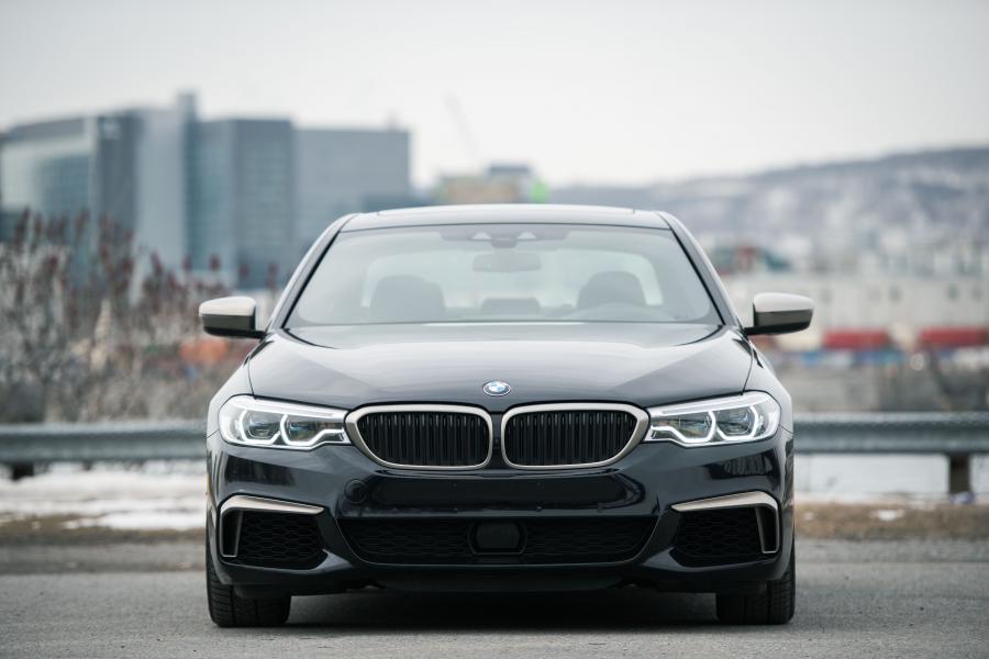  BMW M550i xDrive Sedan (G30) 2017 года  (NA) (фото 8 из 16)